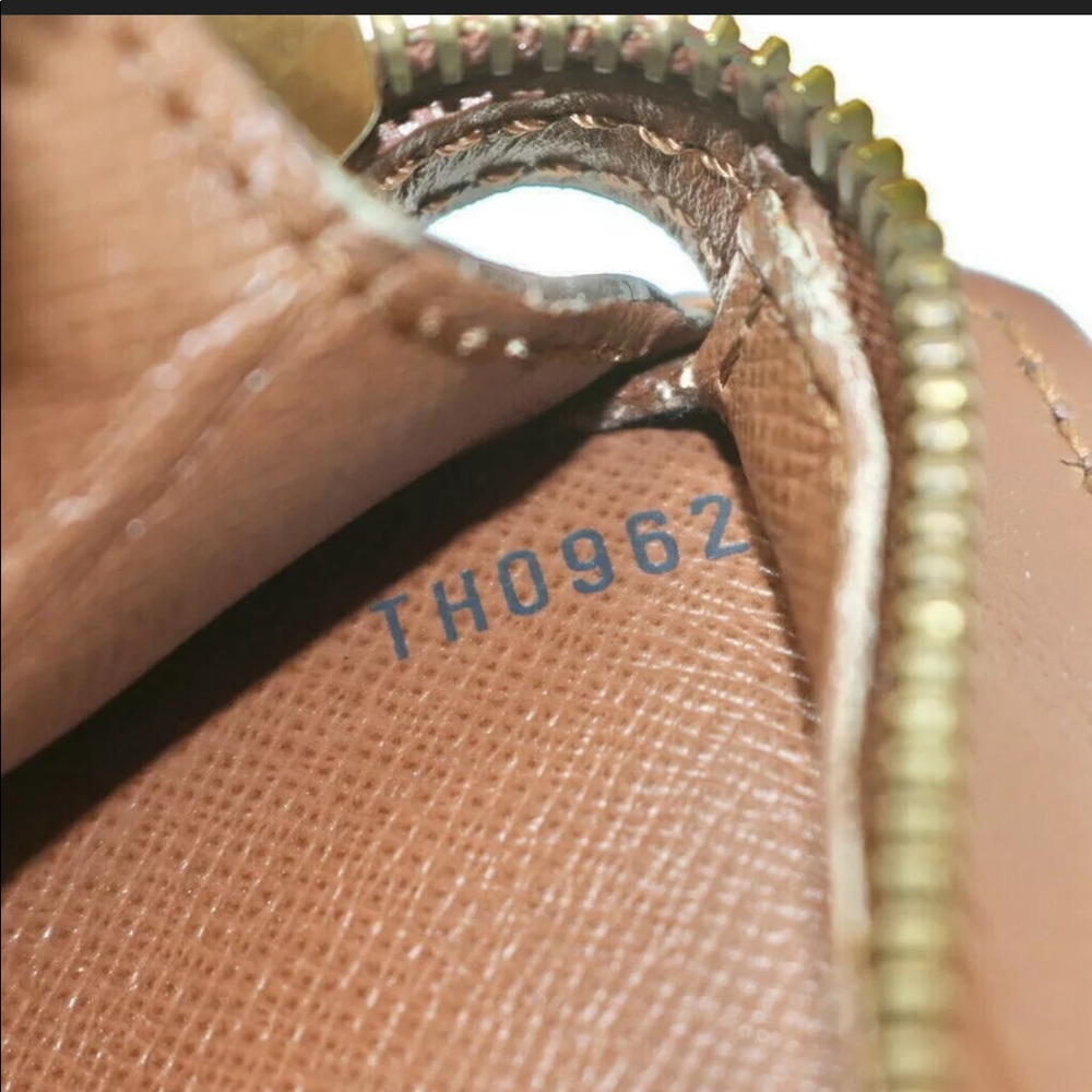 AUTHENTIC LOUIS VUITTON CLUTCH VINTAGE - Picture 5 of 11